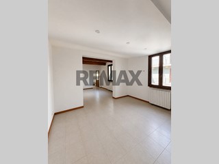 Bilocale in Vendita a Piadena Drizzona, 118'000&euro;, 103 m²