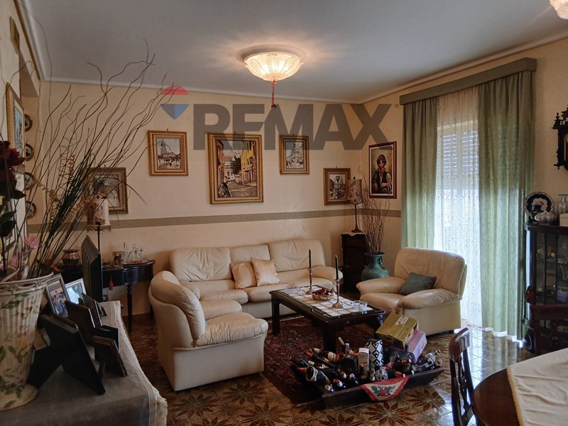 Appartamento in Vendita a Siracusa, 130'000&euro;, 172 m²