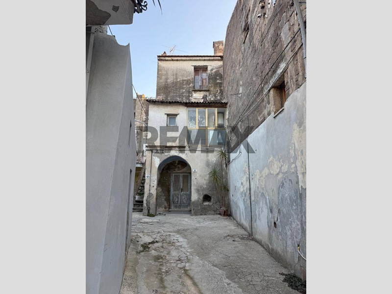 Trilocale in Vendita a Carinola, 35'000&euro;, 92 m²