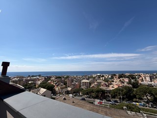 Appartamento in Vendita a Genova, 415'000&euro;, 120 m²