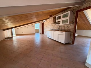 Trilocale in Affitto a San Nicola la Strada, 430&euro;, 80 m²