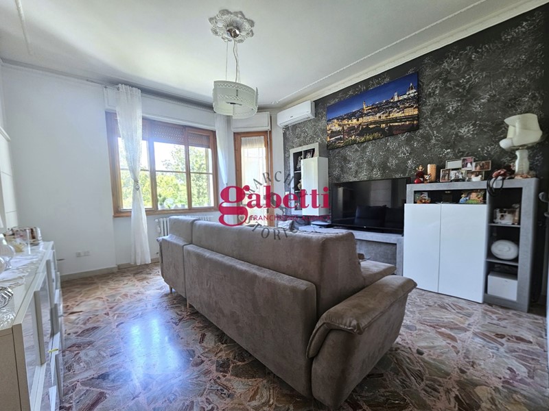 Quadrilocale in Vendita a Campi Bisenzio, 240'000&euro;, 97 m²