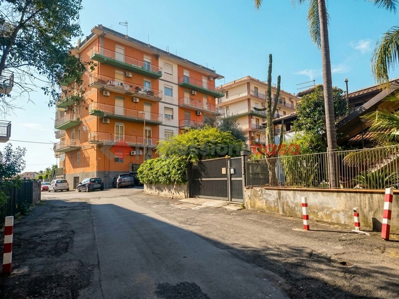 Quadrilocale in Vendita a Catania, 119'000&euro;, 146 m²
