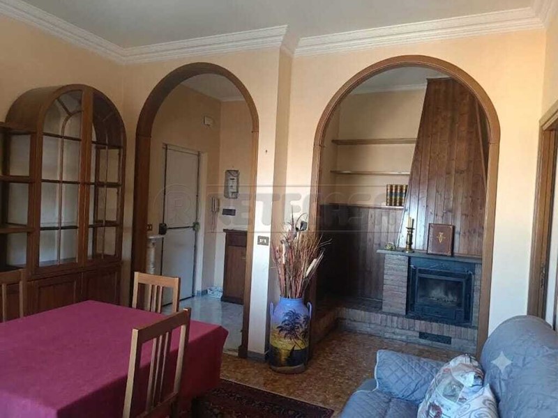 Quadrilocale in Vendita a Roma, 205'000&euro;, 83 m²