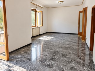 Appartamento in Vendita a Asciano, 115'000&euro;, 95 m², con Box