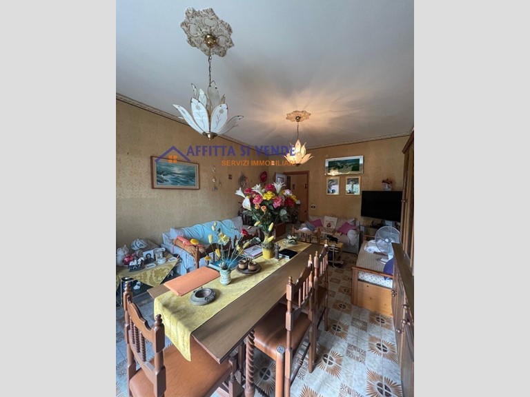 Appartamento in Vendita a Siracusa, 115'000&euro;, 147 m², con Box