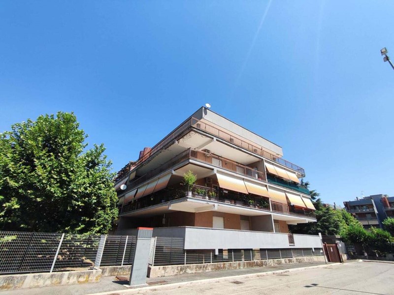 Trilocale in Vendita a Roma, 249'000&euro;, 100 m²