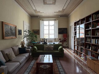 Appartamento in Affitto a Lucca, zona Centro Storico, 2'500&euro;, 140 m², arredato