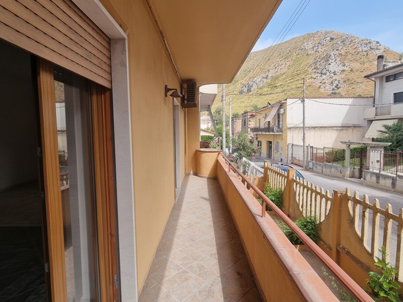 Quadrilocale in Vendita a Mondragone, zona Via Cadorna, 115'000&euro;, 90 m²