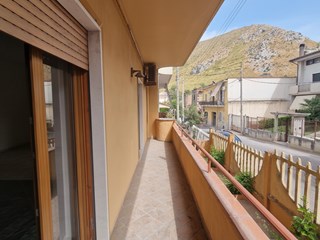 Quadrilocale in Vendita a Mondragone, zona Via Cadorna, 115'000&euro;, 90 m²
