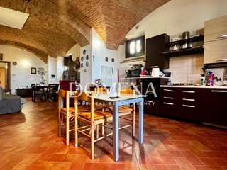 Appartamento in Vendita a Siena, 335'000&euro;, 160 m², arredato