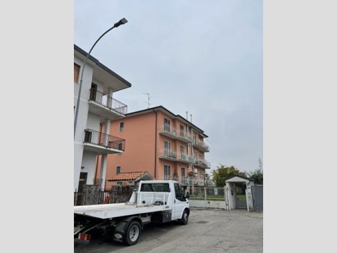 Appartamento in Vendita a Pogliano Milanese, 108'000&euro;, 94 m², con Box