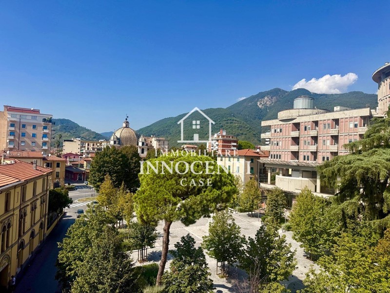 Appartamento in Vendita a Massa, 250'000&euro;, 150 m², con Box