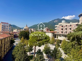 Appartamento in Vendita a Massa, 250'000&euro;, 150 m², con Box