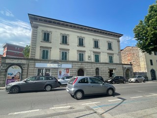 Appartamento in Affitto a Lucca, zona Sant'Anna, 2'000&euro;, 190 m², arredato