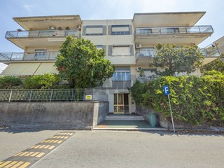 Appartamento in Vendita a Sant'Agata li Battiati, 199'000&euro;, 192 m²