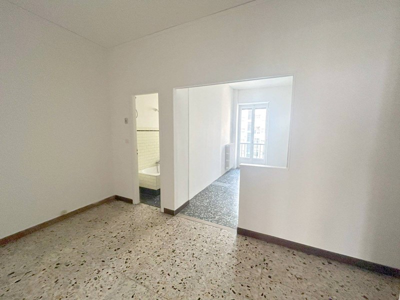Bilocale in Vendita a Torino, 89'000&euro;, 61 m²