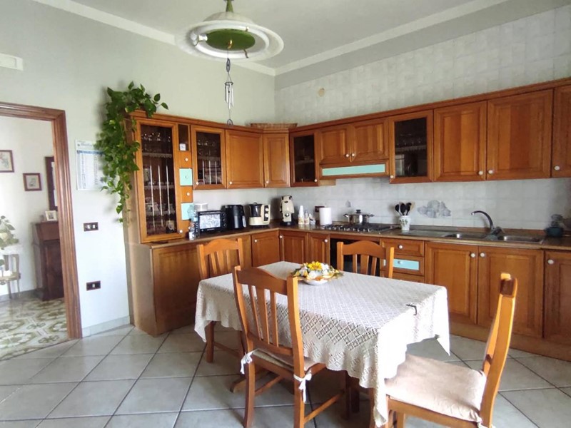 Quadrilocale in Vendita a Maddaloni, 150'000&euro;, 160 m²
