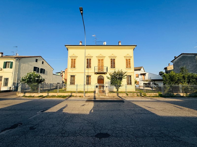 Trilocale in Vendita a Poggio Rusco, 79'000&euro;, 136 m²
