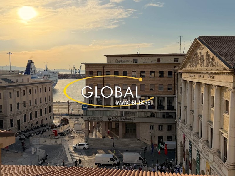 Quadrilocale in Vendita a Ancona, 240'000&euro;, 130 m²