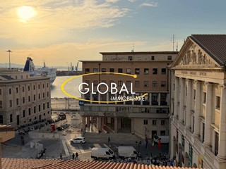 Quadrilocale in Vendita a Ancona, 240'000&euro;, 130 m²