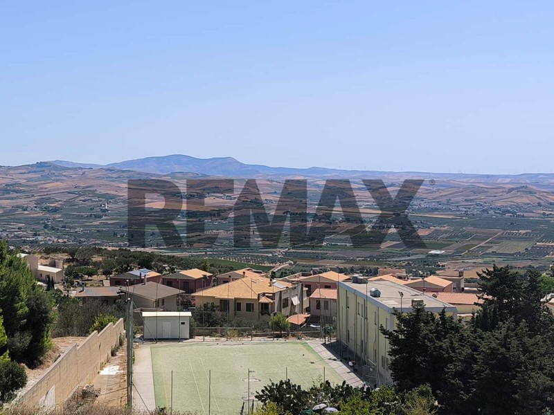 Trilocale in Vendita a Valderice, 75'000&euro;, 107 m²