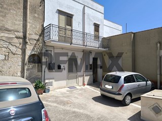 Trilocale in Vendita a Valderice, 75'000&euro;, 107 m²