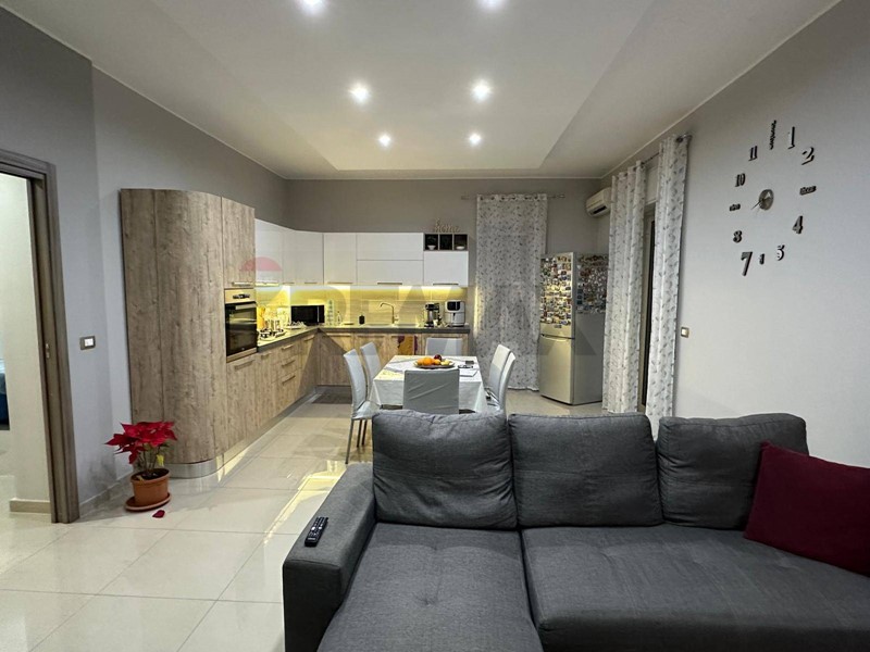 Quadrilocale in Vendita a Catania, 85'000&euro;, 92 m²