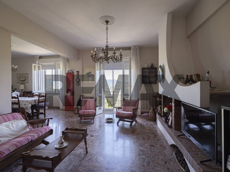 Quadrilocale in Vendita a Cupramontana, 65'000&euro;, 100 m²