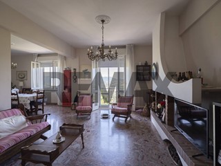 Quadrilocale in Vendita a Cupramontana, 65'000&euro;, 100 m²