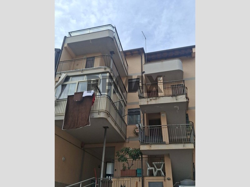 Quadrilocale in Vendita a Motta Sant'Anastasia, 150'000&euro;, 137 m²
