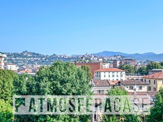 Attico in Vendita a Bergamo, 415'000&euro;, 145 m²
