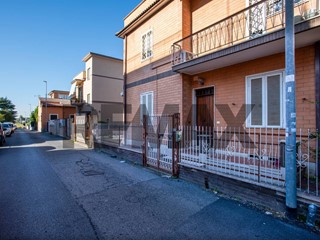 Trilocale in Vendita a Roma, 245'000&euro;, 80 m²