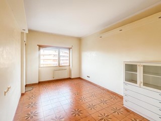 Bilocale in Vendita a Roma, zona CinecittÃ, 210'000&euro;, 72 m²