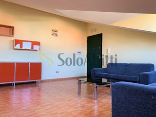 Trilocale in Affitto a Catanzaro, zona Lido Giovino, 600&euro;, 90 m², arredato