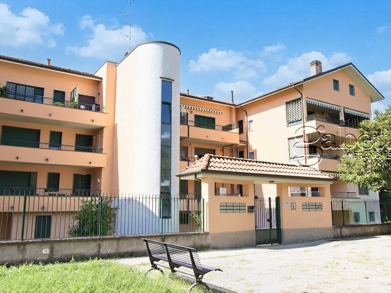 Trilocale in Vendita a Pogliano Milanese, 230'000&euro;, 100 m², con Box