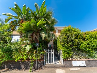 Bilocale in Vendita a Riposto, 84'000&euro;, 50 m², arredato, con Box