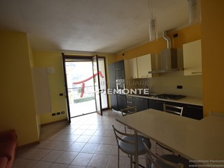 Trilocale in Vendita a Borgomanero, 150'000&euro;, 90 m², arredato, con Box