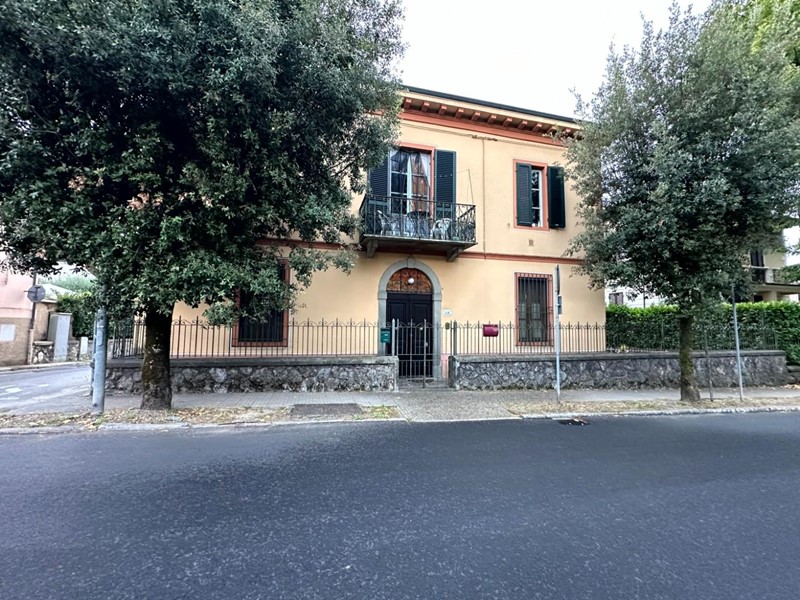 Appartamento in Vendita a Barga, 240'000&euro;, 120 m², arredato