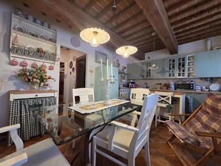 Appartamento in Vendita a Collesalvetti, zona Torretta Vecchia, 195'000&euro;, 143 m², arredato