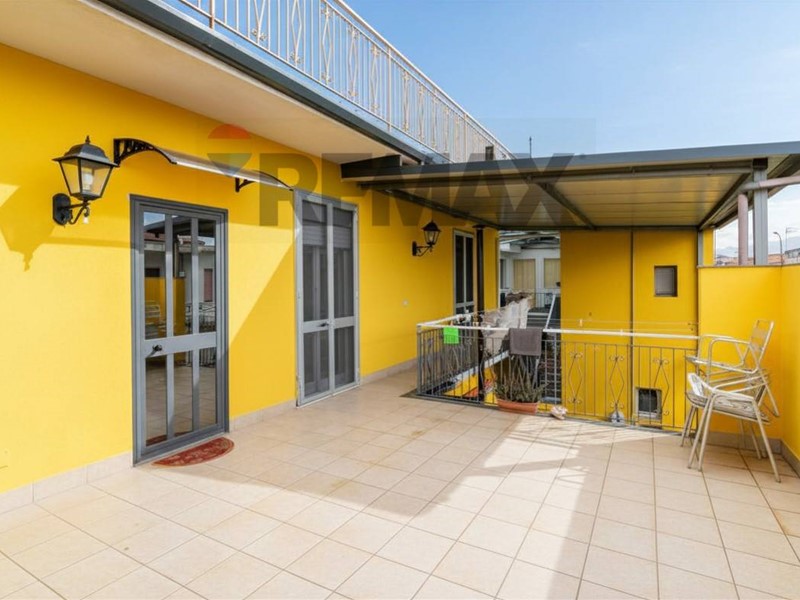 Appartamento in Vendita a Fiumefreddo di Sicilia, 200'000&euro;, 286 m²