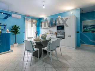 Quadrilocale in Vendita a Fiumefreddo di Sicilia, 110'000&euro;, 130 m²
