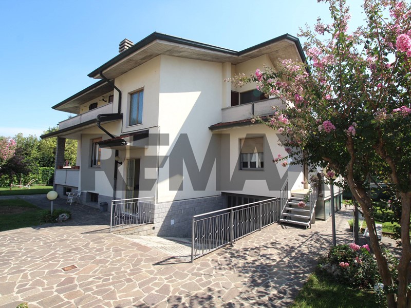 Trilocale in Vendita a Bonate Sopra, 146'000&euro;, 130 m²