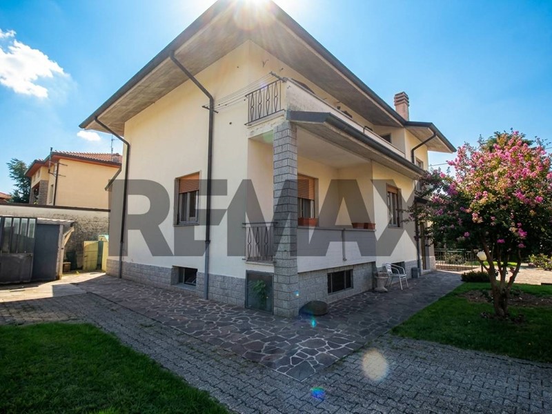 Quadrilocale in Vendita a Bonate Sopra, 184'000&euro;, 160 m²