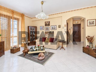 Trilocale in Vendita a Aci Catena, 119'000&euro;, 120 m²