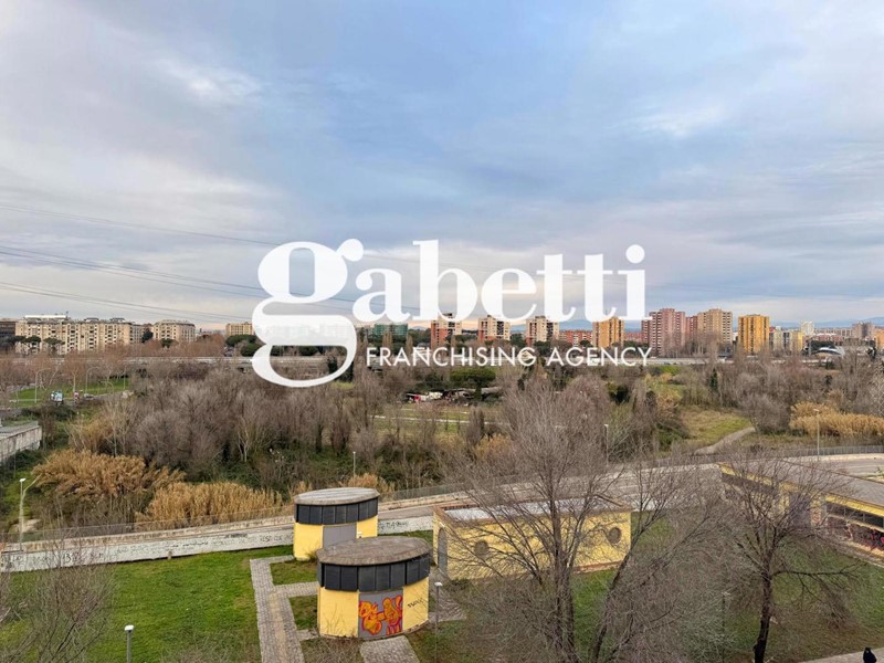 Appartamento in Vendita a Roma, 369'000&euro;, 146 m²