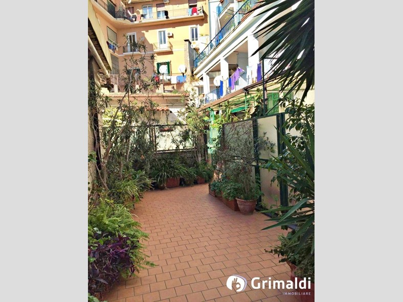 Bilocale in Affitto a Napoli, 1'150&euro;, 96 m²