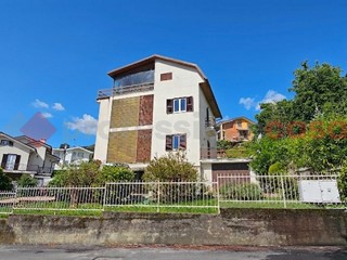 Appartamento in Vendita a San Pietro Val Lemina, 145'000&euro;, 140 m², con Box