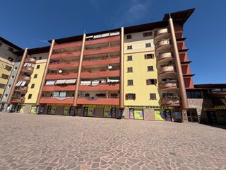 Appartamento in Vendita a Pomezia, 309'000&euro;, 140 m², arredato, con Box