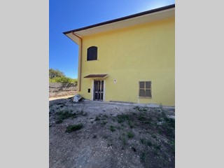 Trilocale in Vendita a Nettuno, 60'000&euro;, 80 m²
